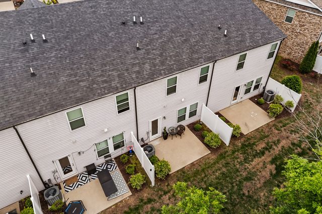 1211 W End Station Dr, Lebanon, TN 37087