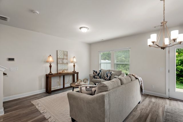 1211 W End Station Dr, Lebanon, TN 37087