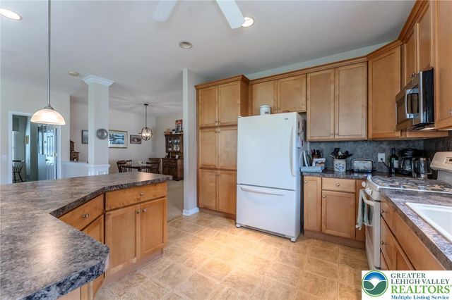 5 Edinburgh Drive, Easton, PA 18045