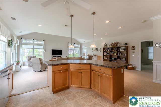 5 Edinburgh Drive, Easton, PA 18045