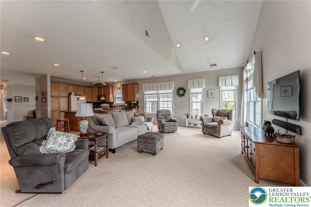 5 Edinburgh Drive, Easton, PA 18045