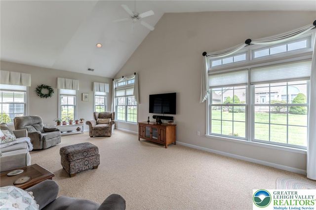5 Edinburgh Drive, Easton, PA 18045
