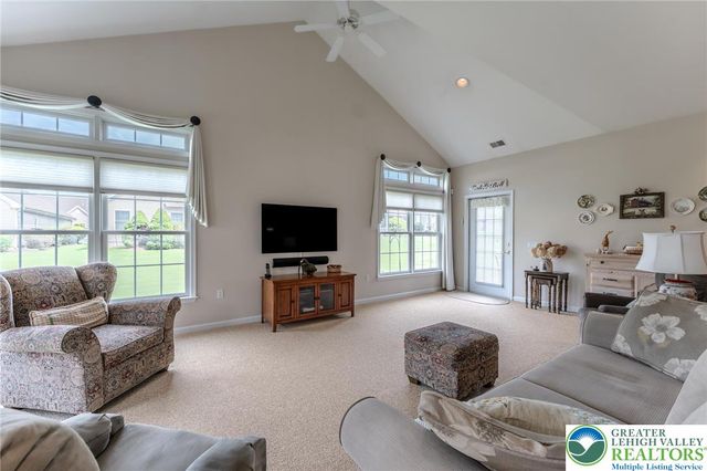 5 Edinburgh Drive, Easton, PA 18045