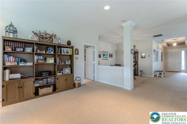 5 Edinburgh Drive, Easton, PA 18045
