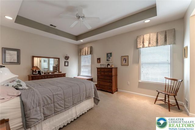 5 Edinburgh Drive, Easton, PA 18045