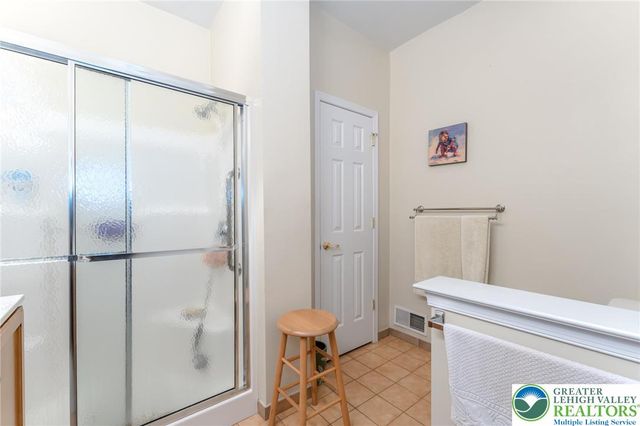 5 Edinburgh Drive, Easton, PA 18045