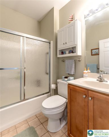 5 Edinburgh Drive, Easton, PA 18045