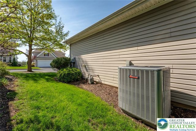 5 Edinburgh Drive, Easton, PA 18045