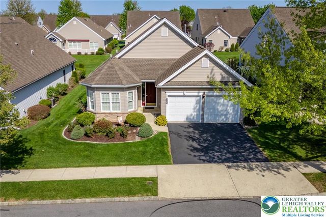 5 Edinburgh Drive, Easton, PA 18045