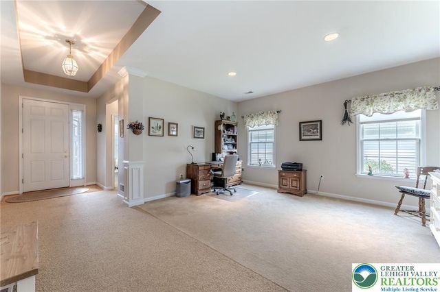 5 Edinburgh Drive, Easton, PA 18045