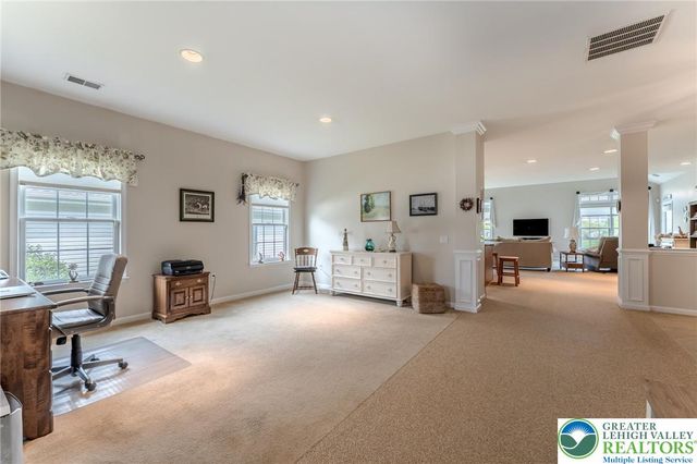 5 Edinburgh Drive, Easton, PA 18045