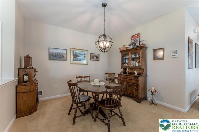 5 Edinburgh Drive, Easton, PA 18045