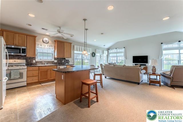 5 Edinburgh Drive, Easton, PA 18045