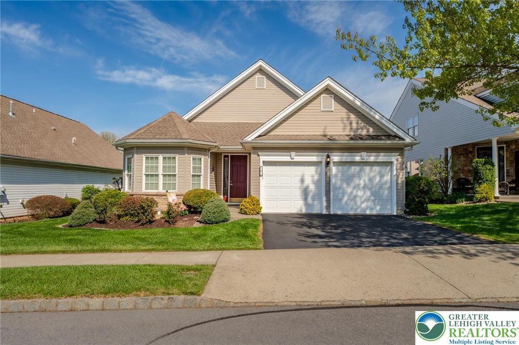 5 Edinburgh Drive, Easton, PA 18045