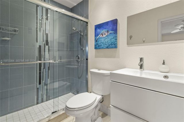 5121 W Oakland Park Blvd 304, Lauderdale Lakes, FL 33313