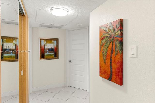 5121 W Oakland Park Blvd 304, Lauderdale Lakes, FL 33313