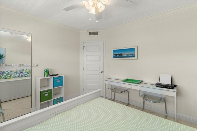 5121 W Oakland Park Blvd 304, Lauderdale Lakes, FL 33313