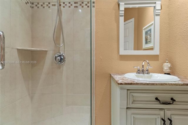 5121 W Oakland Park Blvd 304, Lauderdale Lakes, FL 33313