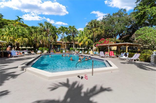 5121 W Oakland Park Blvd 304, Lauderdale Lakes, FL 33313