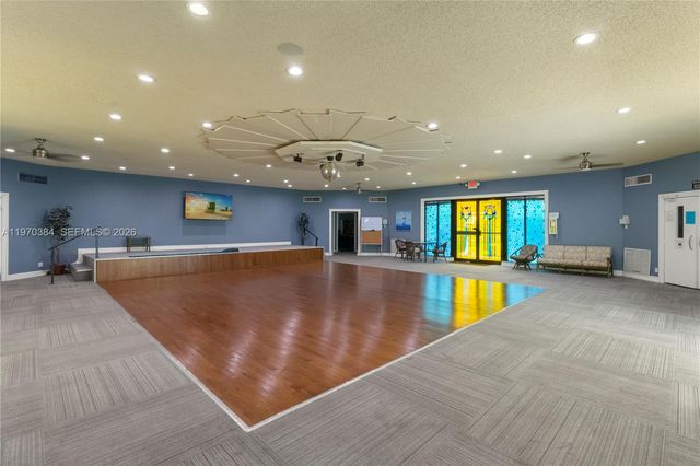 5121 W Oakland Park Blvd 304, Lauderdale Lakes, FL 33313