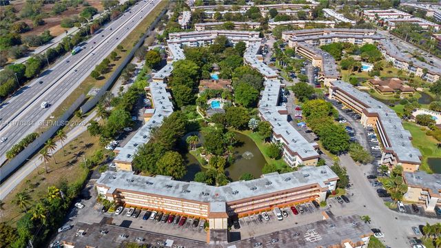 5121 W Oakland Park Blvd 304, Lauderdale Lakes, FL 33313