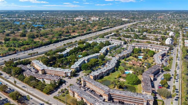 5121 W Oakland Park Blvd 304, Lauderdale Lakes, FL 33313