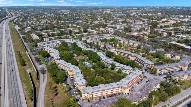 5121 W Oakland Park Blvd 304, Lauderdale Lakes, FL 33313