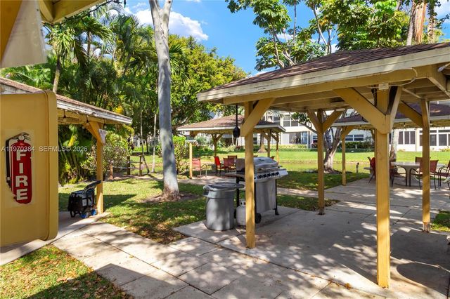 5121 W Oakland Park Blvd 304, Lauderdale Lakes, FL 33313