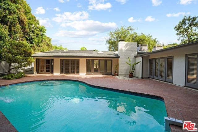 15649 Woodfield Place, Sherman Oaks, CA 91403