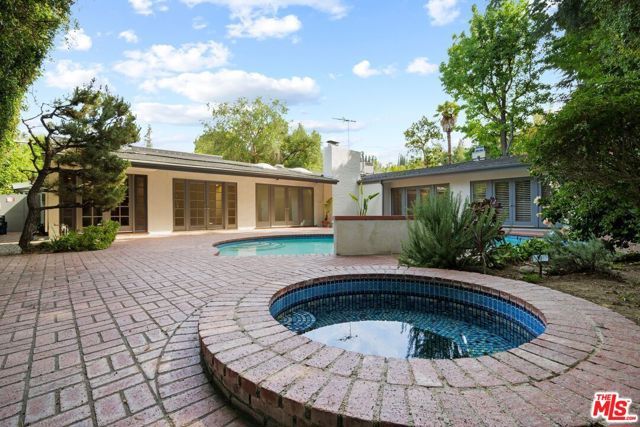 15649 Woodfield Place, Sherman Oaks, CA 91403