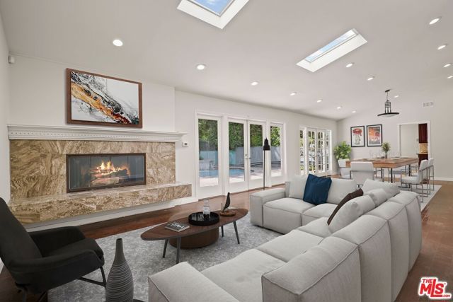 15649 Woodfield Place, Sherman Oaks, CA 91403