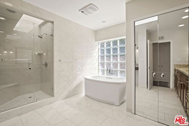 15649 Woodfield Place, Sherman Oaks, CA 91403