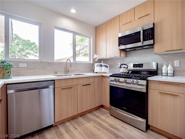 9364 Sparkling Waters Avenue, Las Vegas, NV 89129