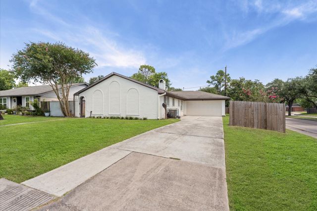 15402 W Barbara Circle, Houston, TX 77071