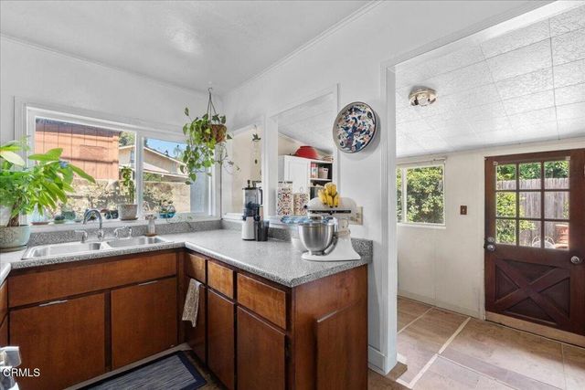 815 N Kenwood Street, Burbank, CA 91505