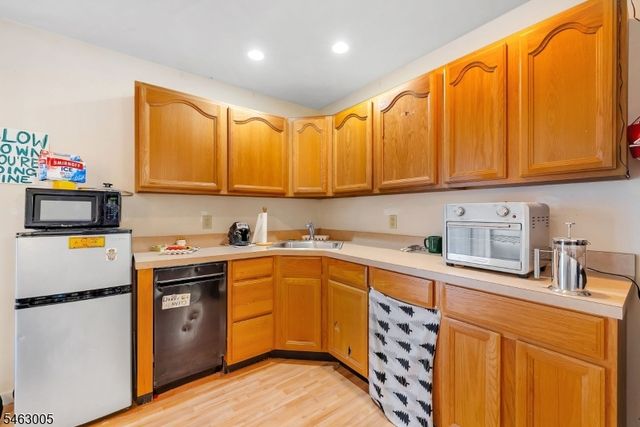 1 Sandy Ln, Randolph Twp., NJ 07869