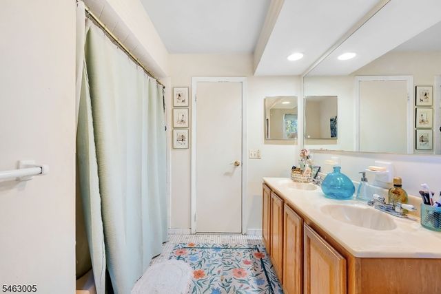 1 Sandy Ln, Randolph Twp., NJ 07869