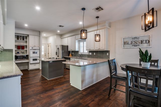 1700 Bowie Circle, Corsicana, TX 75110