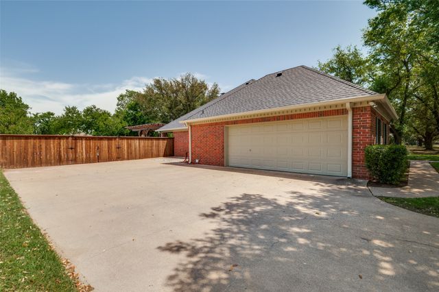 1700 Bowie Circle, Corsicana, TX 75110