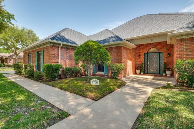 1700 Bowie Circle, Corsicana, TX 75110