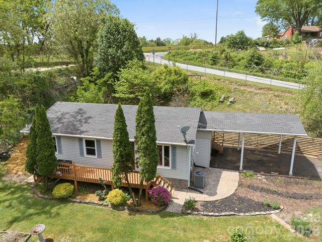 959 Oakmont Drive, Canton, NC 28716