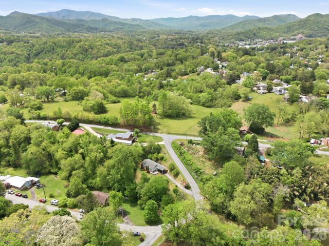 959 Oakmont Drive, Canton, NC 28716
