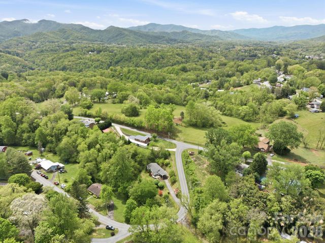 959 Oakmont Drive, Canton, NC 28716