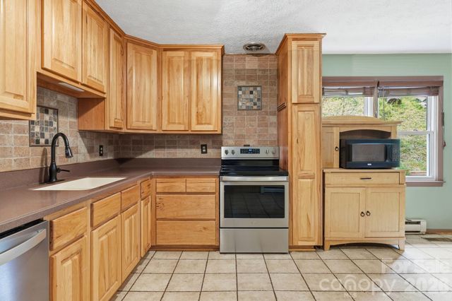 959 Oakmont Drive, Canton, NC 28716