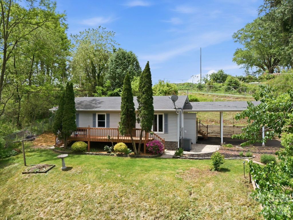 959 Oakmont Drive, Canton, NC 28716