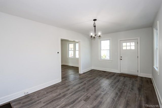 10 Ohio Avenue, Port Washington, NY 11050