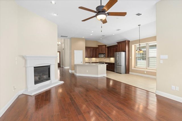 2633 Waters Edge Lane, Fort Worth, TX 76116