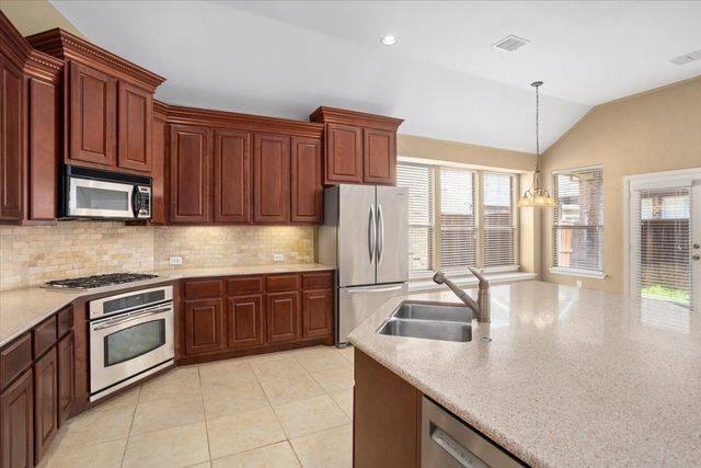 2633 Waters Edge Lane, Fort Worth, TX 76116