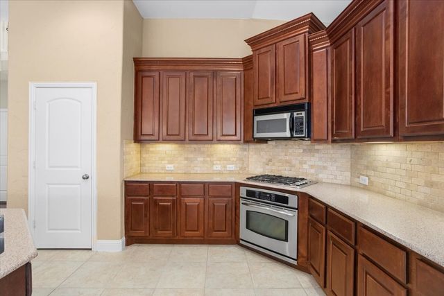 2633 Waters Edge Lane, Fort Worth, TX 76116