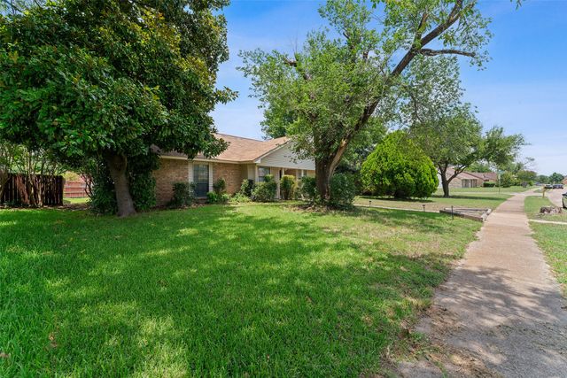 420 Whitney Street, Cedar Hill, TX 75104